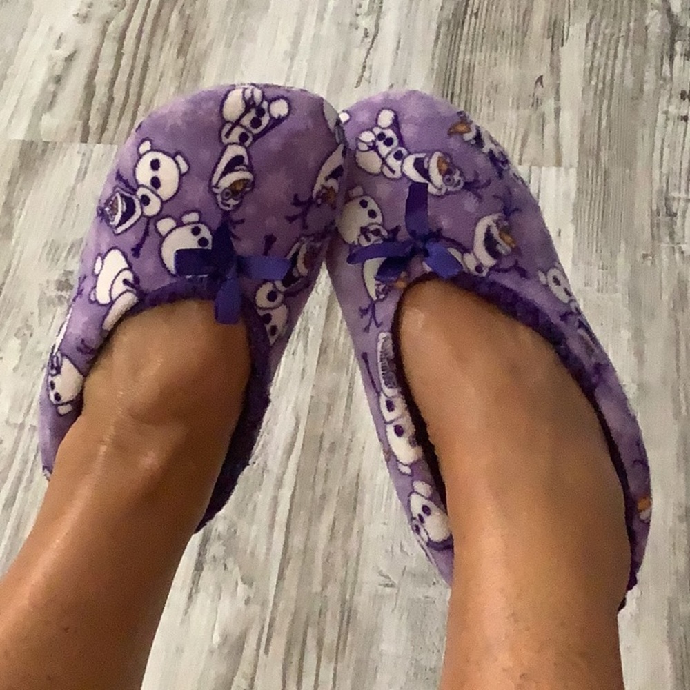 Disney Slippers purple with snow man bow warm cozy inside 7/8 Warm and c…